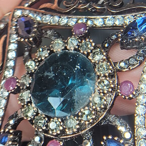 3 RARE Rara Avis Iris Apfel Murder On Orient Express Brooch Gold READ Tone - Picture 9 of 15